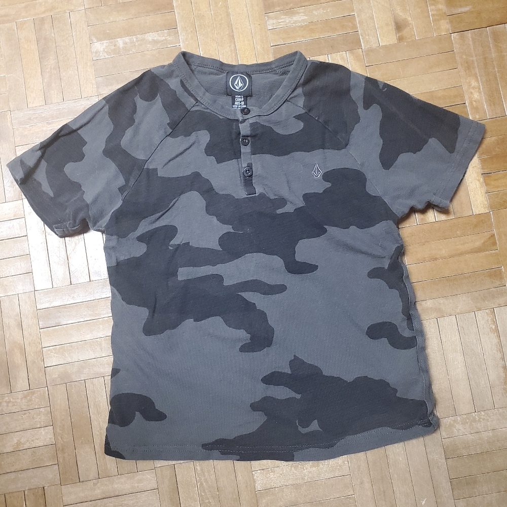 3 for $15 💥 Boys Volcom Black & Grey Camo Tee